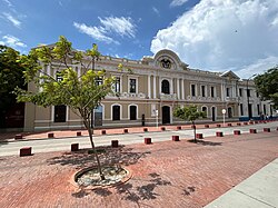 Instalación de paneles solares en Santa Marta con tecnología avanzada para ahorro energético y turismo sostenible